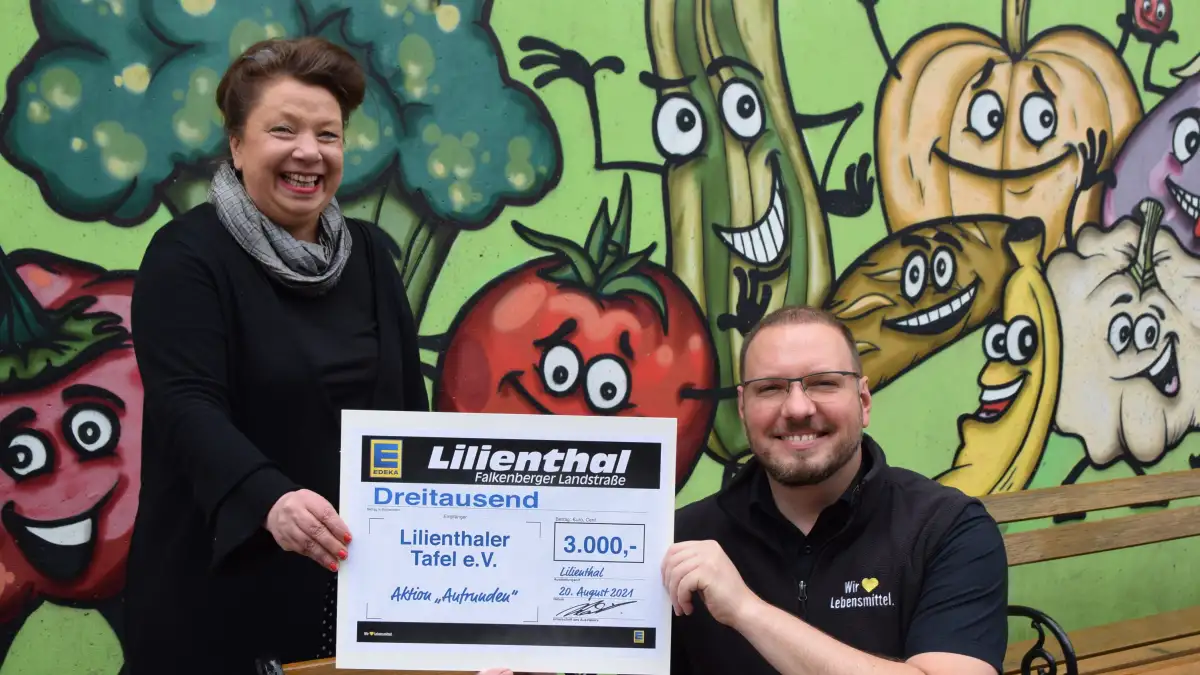 Lilienthaler Tafel erhält Spende vom Einkaufsmarkt