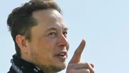 Elon Musk ist von Los Angeles nach Austin umgezogen. Foto: Patrick Pleul/dpa-Zentralbild/POOL/dpa