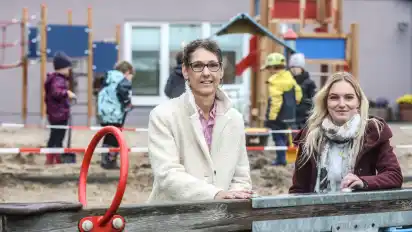 Sigrid Brucksch und Anna-Theres Witte (rechts) leiten seit August 2021 die CVJM-Kita "Die bunte Welle" in Lemwerder.