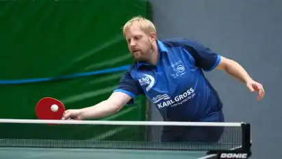 Felix Lingenau setzte sich im entscheidenden Einzel durch und sicherte dem TV Hude dadurch einen Punkt.