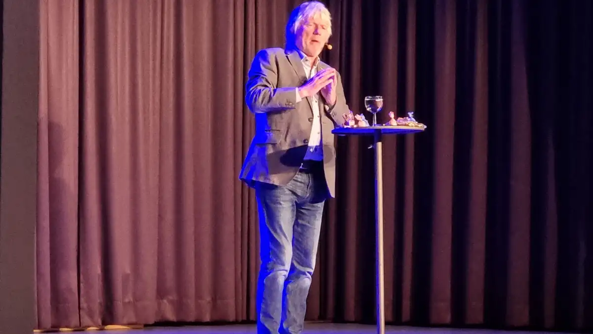 Kabarett im Hamme-Forum: Jürgen Becker spricht über Zukunft und Angst