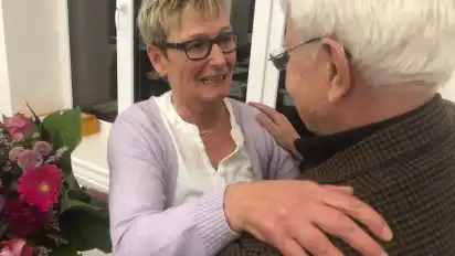 Hella Rosenbrock ist die erste Bürgermeisterin in der Geschichte der Gemeinde Tarmstedt. Ihr Vorgänger Wolf Vogel gratulierte nach der Wahl als erster.