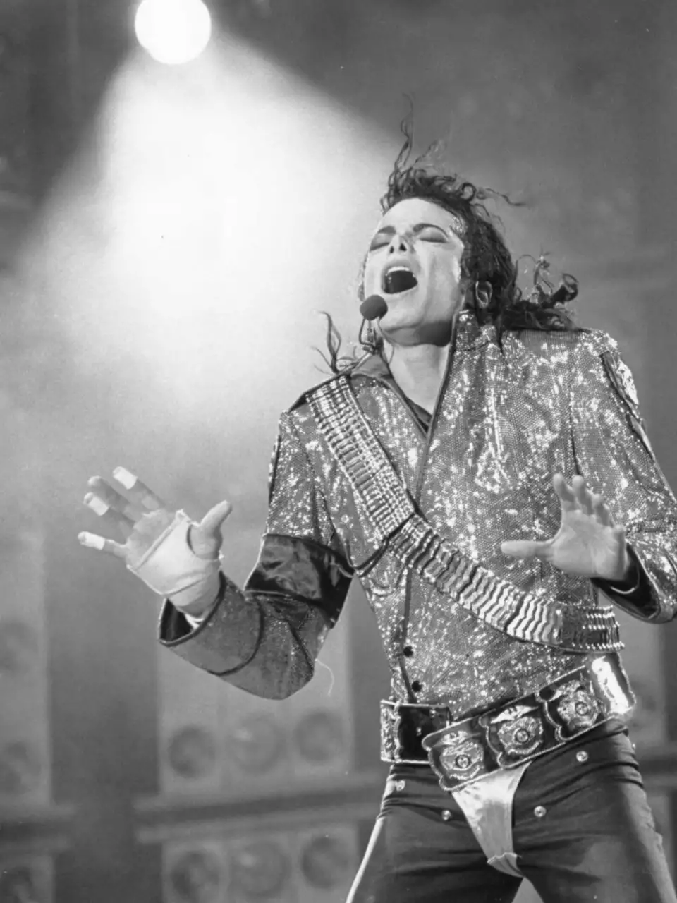 Portrait-gefolgt-vom-king-of-pop-michael-jackson-1992-gab-er-sein-erstes-konzert-im-weserstadion-im-juni-199.webp