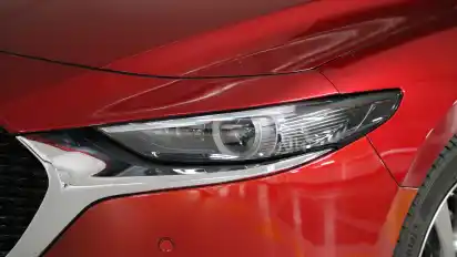 LED-Auge, sei wachsam: Die Scheinwerfer mit Matrixfunktion blenden den Gegenverkehr automatisch aus. Das kann gar nicht verlässlich funktionieren? Doch, tut es.