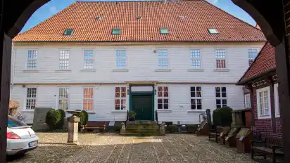 Die Rückseite des Domherrenhauses: Die Erhaltung des historischen Bauwerks ist aufwendig. Im nächsten Jahr soll die Sanierung fortgesetzt werden.