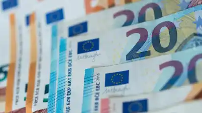 Die Tarifbeschäftigten in Deutschland haben auch im dritten Quartal des laufenden Jahres Verdiensterhöhungen deutlich unterhalb der allgemeinen Preissteigerung erhalten. Foto: Monika Skolimowska/dpa-Zentralbild/dpa