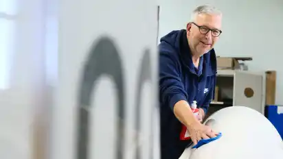 Ralf Herrmann hat schon seine Kindheit auf dem Flugplatz Große Höhe verbracht.