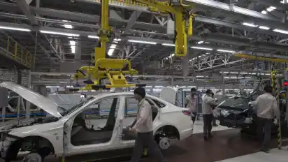 Im Werk der Beijing Automotive Group (BAIC) in Peking werden Personenkraftwagen montiert.