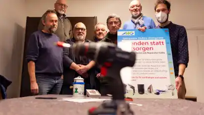 Sven Zickmantel (von links), Dieter Borcherding (beide VVV), Uwe Schumann, Heinz-Jürgen Hövel, Walter Hamann, Peter Schmidt-Bormann (VVV), Dominik Albrecht (AWG) freuen sich, nun auch endlich ein Reparatur-Café in Bruchhausen-Vilsen anbieten zu können.