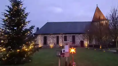Die beiden Familiengottesdienste finden in diesem Jahr unter freiem Himmel an der Kirchennordseite statt.