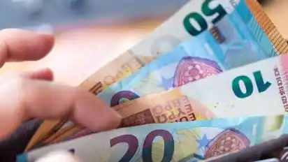 Die Corona-Krise, steigende Energiekosten und höhere Lebensmittelpreise sorgen zur Zeit dafür, dass in etlichen Haushalten das Geld knapp wird. Foto: Monika Skolimowska/dpa-Zentralbild/dpa/Archivbild