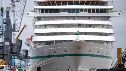 Die „MS Amera“ am Kreuzfahrtterminal in Bremerhaven.