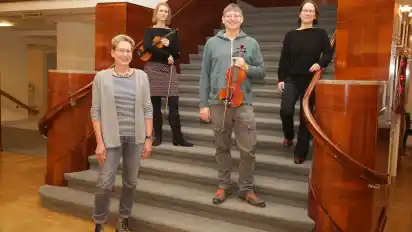 Gerhild Alf, die als Mutter inklusive Konzerte initiiert hat (von links), Karoline Ott und Daniel Tolsdorf von Konsonanz und Katrin Anders von der Glocke hoffen, dass es bald losgehen kann.