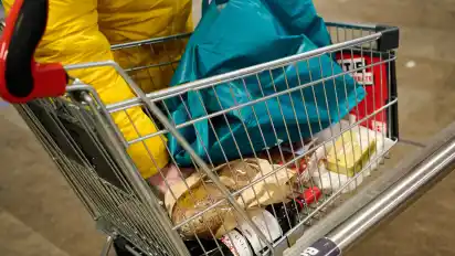 Schon im Januar und Februar wird die Inflationsrate nach Ansicht der Experten allein aus statistischen Gründen sinken, die Lebensmittelpreise steigen allerdings weiter.