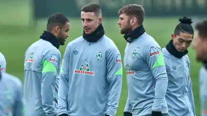 Marco Friedl (2.v.l.) und Niclas Füllkrug (2.v.r.) stehen dem SV Werder Bremen gegen Fortuna Düsseldorf wieder zur Verfügung.