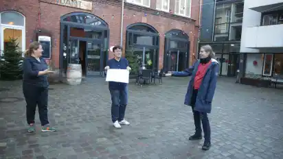 Sie setzen sich für das demenzfreundliche Lokal im Alten Fundamt ein: Corinna Singer von Biobiss (von links), Silke Schulze, Biobiss-Betreiberin, und Elisabeth Kammeyer von der Bremer Heimstiftung.