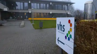 Die Verwaltung der VHS ist während Hermenaus Zeit im Landkreis Diepholz in die Oberschule in Bassum gezogen.