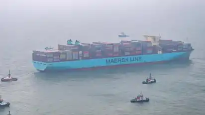 Das 400 Meter lange Containerschiff hatte sich nördlich der ostfriesischen Insel Wangerooge festgefahren. Foto: Sina Schuldt/dpa