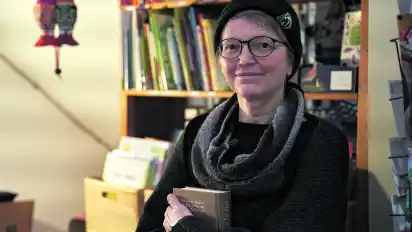 Petra Maurer arbeitet im Leseland – einem Buchladen nur für Kinder und Jugendliche.