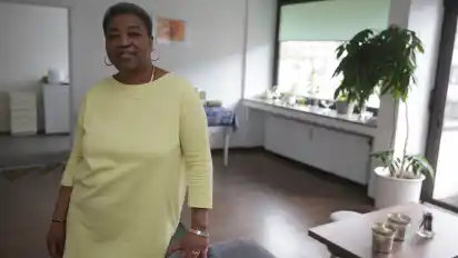 Virginie Kamche in den neuen, großzügigen Räumen des Afrika Netzwerks Bremen an der Bürgermeister-Smidt-Straße. Hier soll ein Begegnungszentrum entstehen.