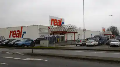 Rund 90 Mitarbeiter sind bei Real in Groß Mackenstedt beschäftigt. Nach jetzigem Stand werden auch alle ihre Jobs behalten.