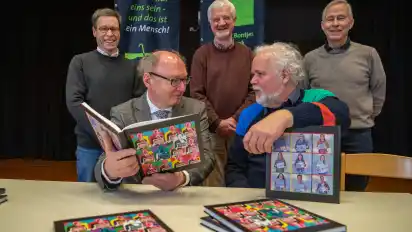 Die beiden Herausgeber Stefan Krolle und Ingo Ahmels (vorne von links) wurden bei ihrer Arbeit für das Buch von Reinhard Prahm (hinten von links) und Thomas Stephan als Redaktionsteam unterstützt. Auch Bernd Potyka steuerte einen Text bei.