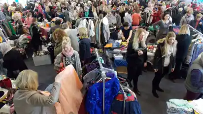 Der Ladies Markt in Ritterhude ist seit Jahren, wie Archivbild zeigt, ein Besuchermagnet. Am 20. März soll der Second-Hand-Markt wieder stattfinden.