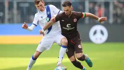 Ist derzeit an den KSC ausgeliehen: Werder-Spieler Benjamin Goller (li.).