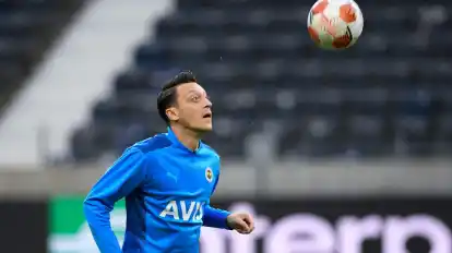 Fenerbahce Istanbul hat Mesut Özil aus dem Kader ausgeschlossen.