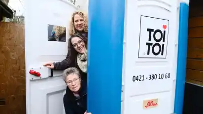 Die Grafttoilette ist wieder da. Von oben: Bettina Oestermann, Isabel D‘Ambrosio und Margret Hantke.