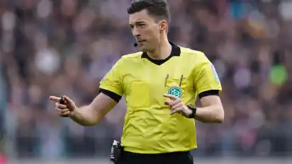 Um zwei Entscheidungen von Schiedsrichter Florian Badstübner im Spiel St. Pauli gegen Werder Bremen gab es anschließend Diskussionen.
