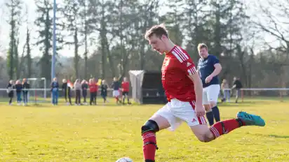 Thore Bredehöft traf für Steden von der Mittellinie.