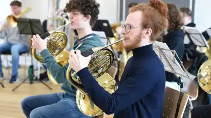 Verwandeln am 7. April die Uwe-Brauns-Halle in ihren Orchester-Saal: das Landesjugendorchester Bremen.