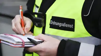 Viele Fahrgäste der BSAG wünschen sich, dass Verstöße gegen die Maskenpflicht konsequenter geahndet werden. Zum Beispiel bei gemeinsam Kontrollen des Verkehrsunternehmens und des Ordnungsdienstes.