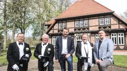 Fassbieranstich der Ehrenwerten Gesellschaft am Restaurant Kränholm