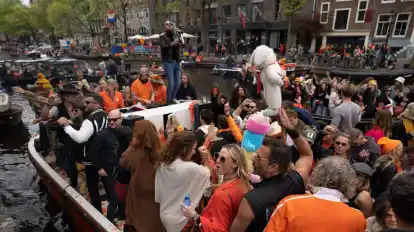 In Amsterdam wird ausgelassen gefeiert.
