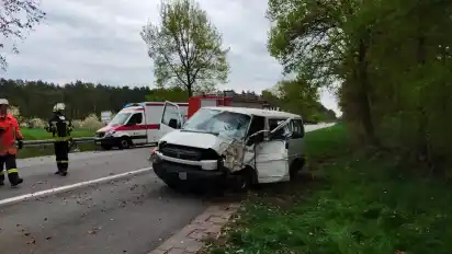Drei Menschen wurden bei dem Unfall zum Teil schwer verletzt.