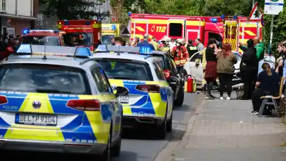 Ein Großaufgebot an Polizei und Rettungskräften war am Dienstag vor der BBS II am Wiekhorner Heuweg im Einsatz.