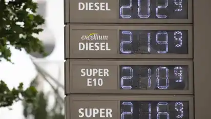 Die Fahrten zur Tankstelle machen den Autofahrern derzeit nur bedingt Spaß.