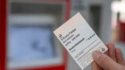 Vom 1. Juni an kann man das Neun-Euro-Ticket im gesamten Nahverkehr in Deutschland nutzen.