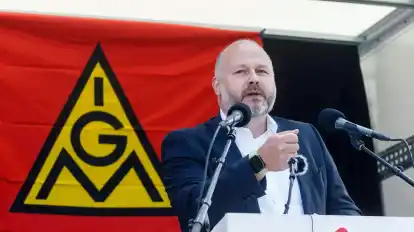 Der Chef der IG Metall Küste, Daniel Friedrich, wünscht sich für das nächste Tarifgespräch in der Metall- und Elektroindustrie ein Angebot von den Arbeitgebern.