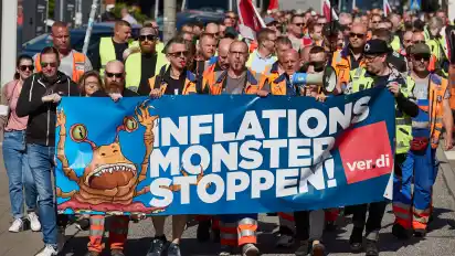 Die Hafenarbeiter verlangen einen vollen Lohnausgleich für die zurzeit hohe Inflation.