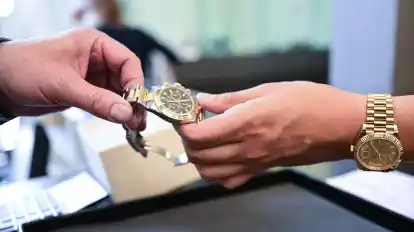 Neben Gold- und Silberschmuck werden häufig auch Uhren verpfändet.