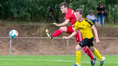 Doppelpacker Tim Danker zieht ab und erzielt das Tor zum zwischenzeitlichen 4:0.