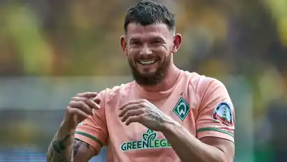 Werder-Profi Oliver Burke nach seinem Siegtreffer gegen den BVB.