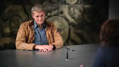 Echt fies: Götz Otto in der Rolle des Hauptmanns Kessler spielt Ulrike Folkerts als Lena Odenthal an die Wand.