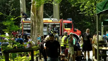 Auch wenn die Waldbrandgefahr zurzeit erheblich ist: Die Feuerwehr war am Sonntag nur zu Demonstrationszwecken beim Hasbruchtag.