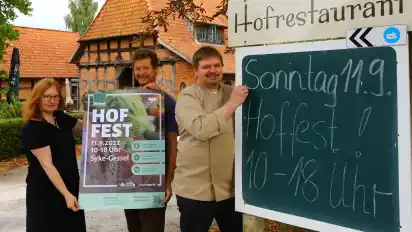Drei Veranstalter, eine Feier: Stefanie und Dirk Wolters laden gemeinsam mit Heinz-Jürgen Michel zum Hoffest nach Gessel ein.