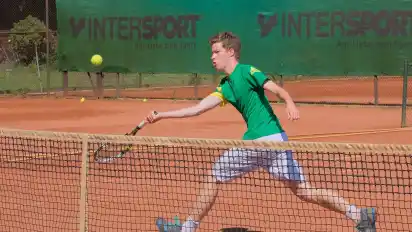 Niklas Johannson (Foto) und Carsten Glander gewannen ihr Doppel, der TC Blau-Weiß Delmenhorst schied dennoch aus.