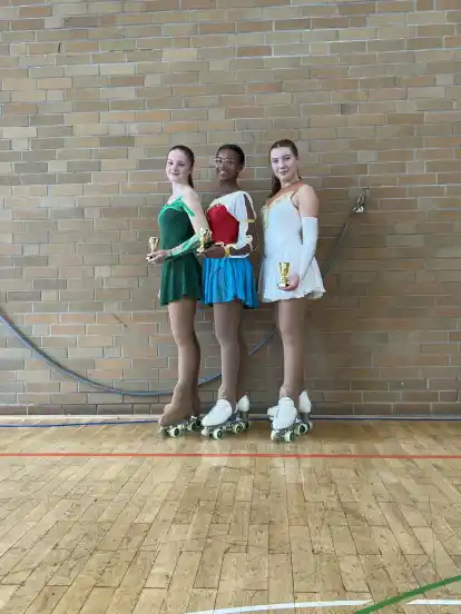 Johanna Kaufmann, Joelle Mitchell und Loreen Ertel vom Delmenhorster TV schafften es in Einbeck ganz oben aufs Podium.